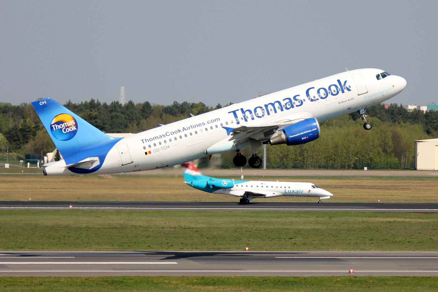 A320-214  ( OO-TCH ) 	Thomas Cook Airlines Belgium 	