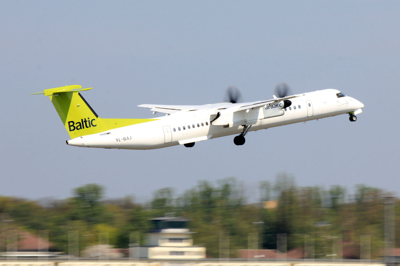 DHC8Q-402 	Air Baltic