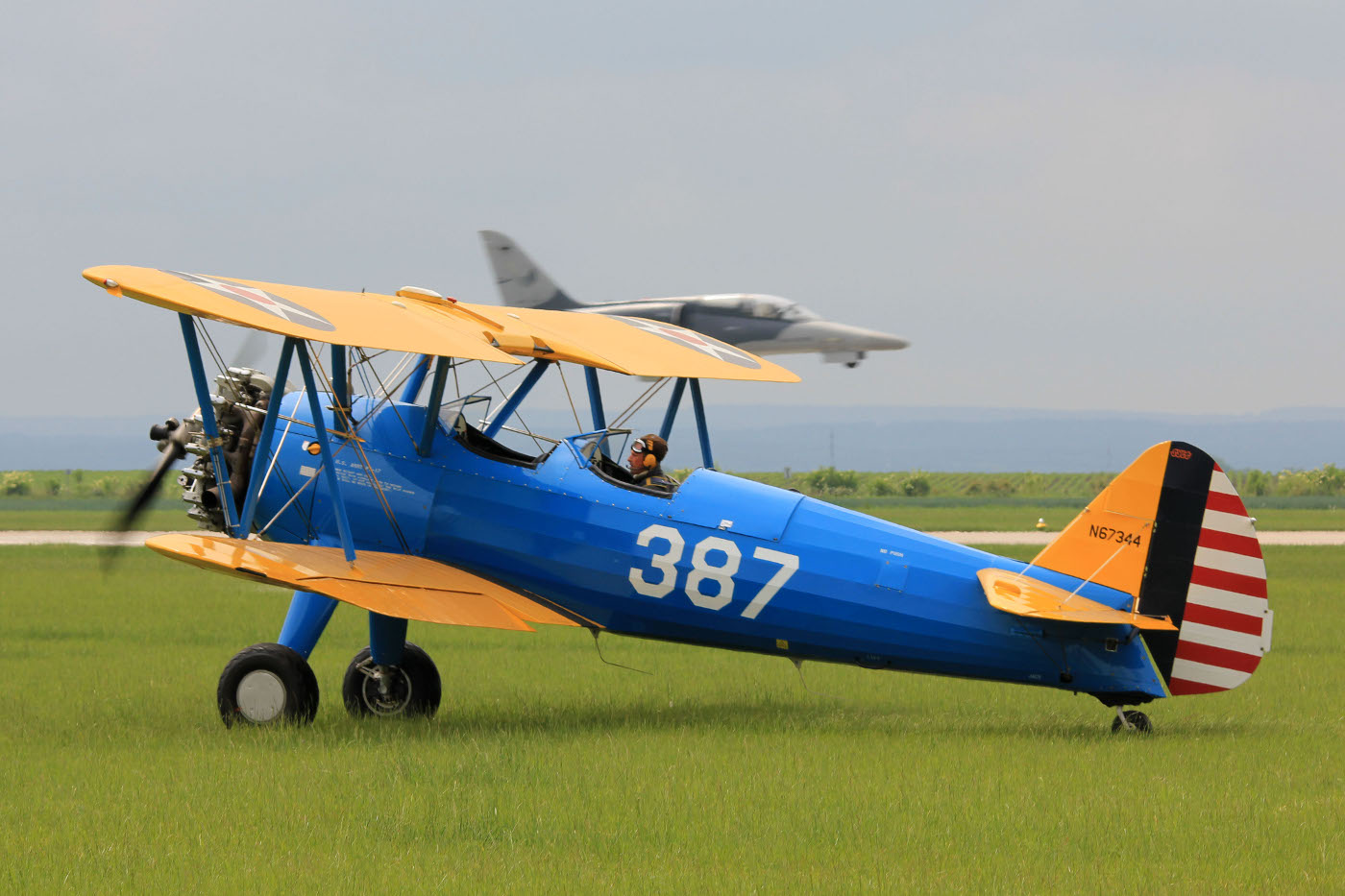 Boeing N2S-5 a vzlet L159