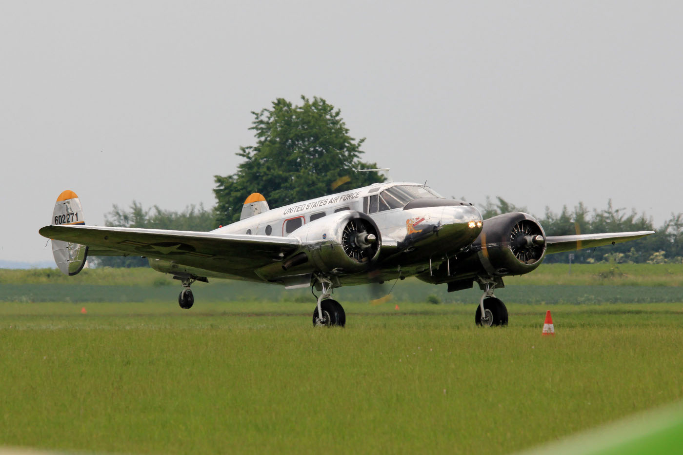 Beech C-45H Expeditor - vzlet