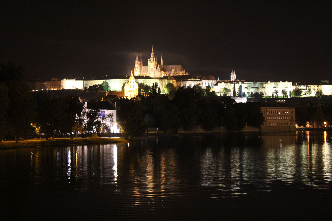 Pražský hrad v noci