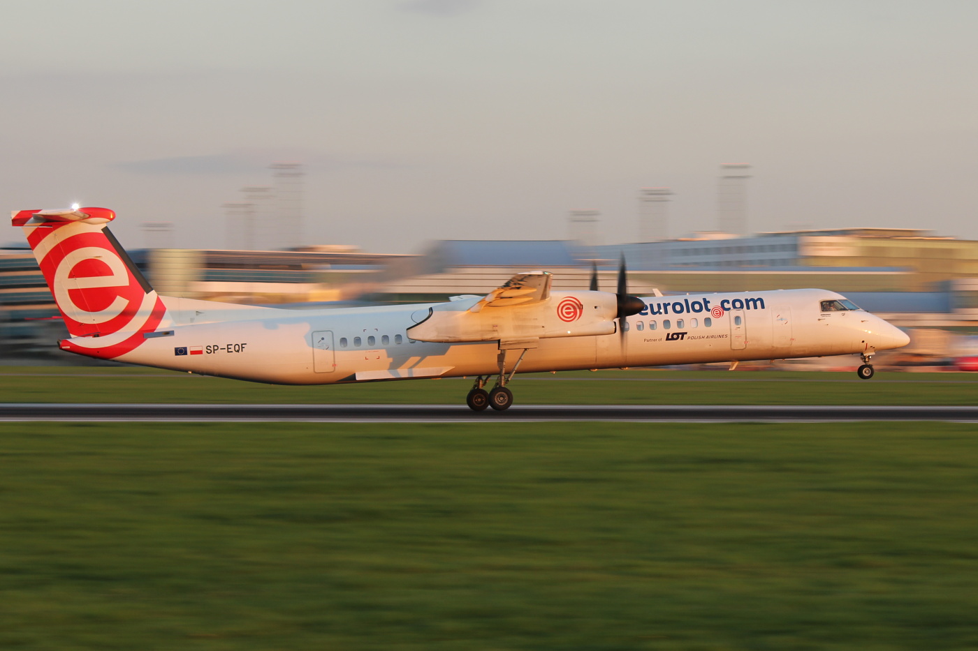 DHC8Q-402 	EuroLOT