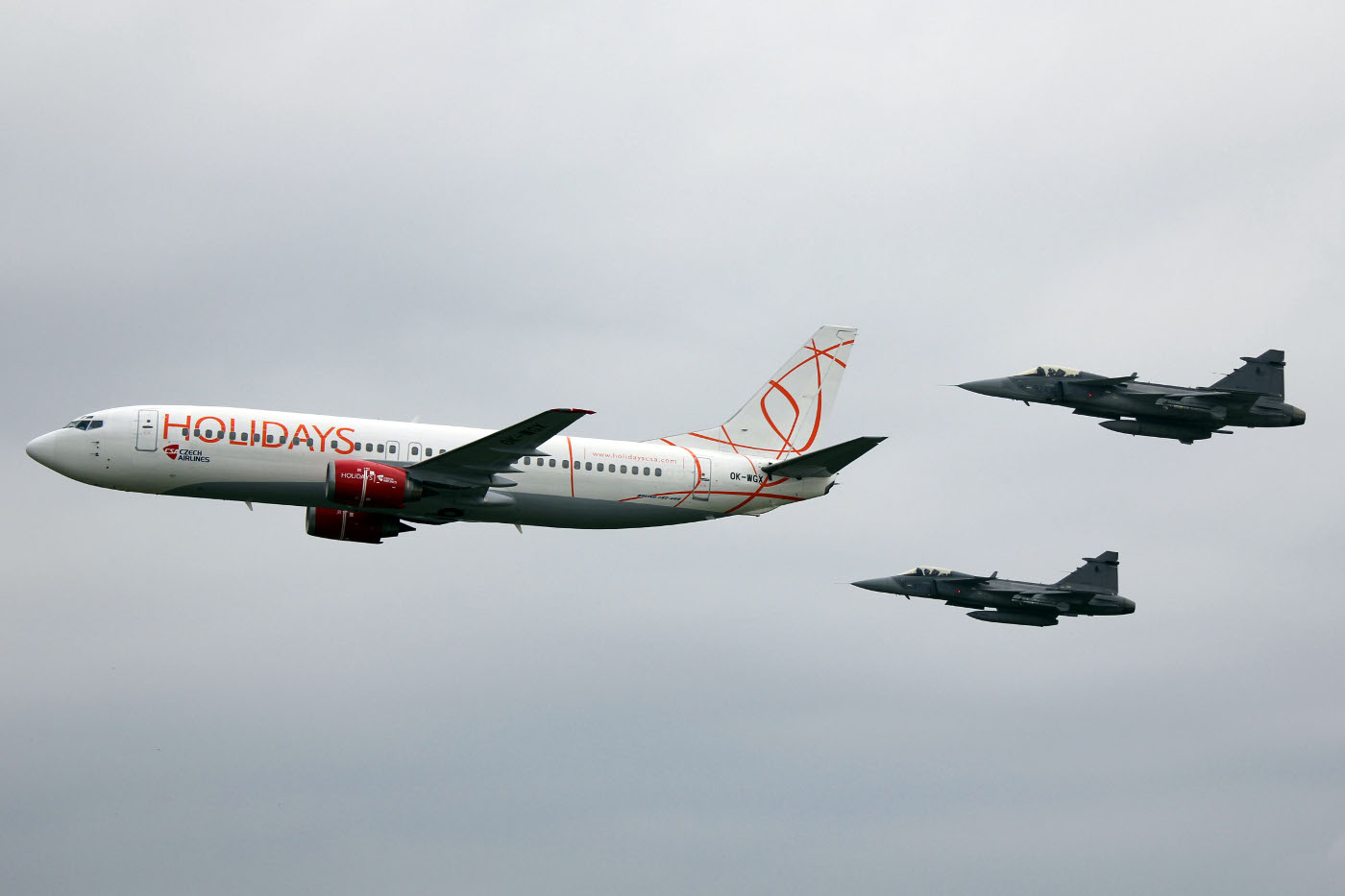 Boeing 737 a Jas 39 Gripen