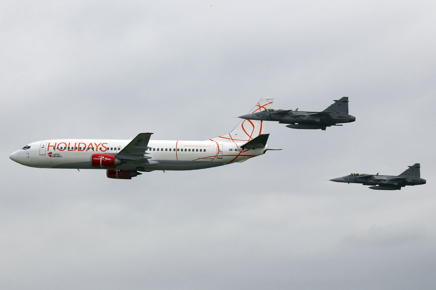 Boeing 737 a 2x Jas 39 Gripen